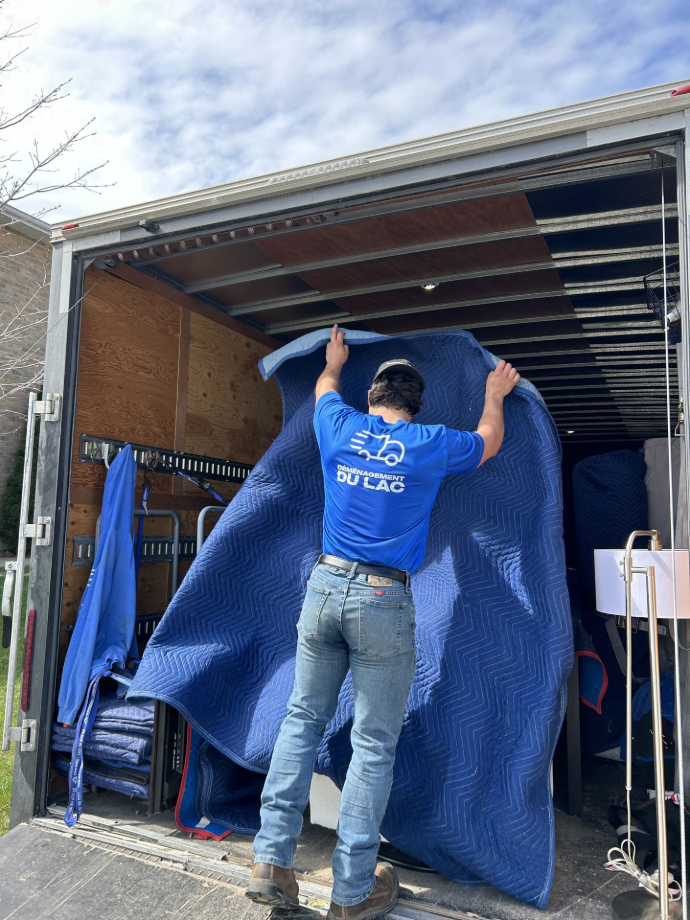Déménagement du Lac – Déménageur en action lors d’un déménagement résidentiel à Trois-Rivières